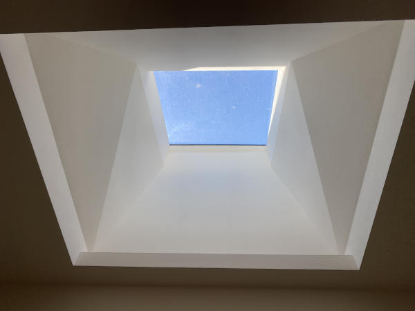 deep-recessed-skylight-modern-ceiling-detail