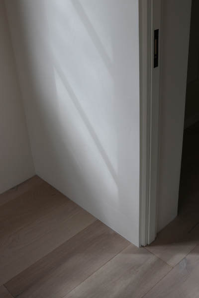 modern-pocket-door-detail-oak-flooring
